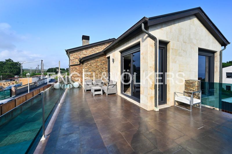 Foto 626041f7-dd31-4653-9b77-cdfe4bc22694. Casa amb calefacció aparcament piscina a Liencres Piélagos