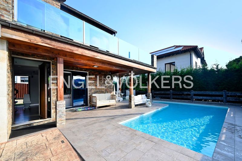 Foto a3796a66-af5a-48b4-814b-1ca1679dc258. Casa amb calefacció aparcament piscina a Liencres Piélagos