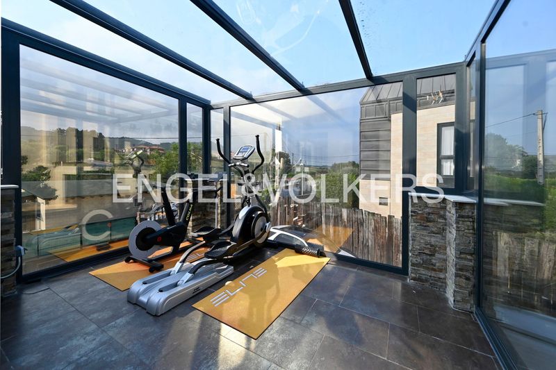 Foto c98f018c-6b31-4fa4-b999-58079116a005. Casa amb calefacció aparcament piscina a Liencres Piélagos