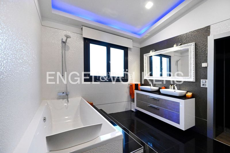 Foto da7d1ae7-5441-4ea3-afe6-a504163e5b0a. Casa amb calefacció aparcament piscina a Liencres Piélagos