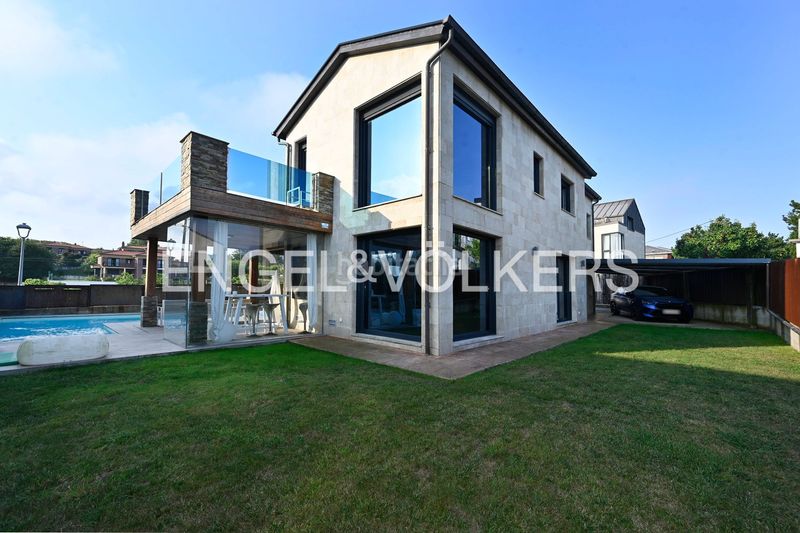 Foto e6959c13-d7bd-4a05-936f-a978e2b701f4. Casa amb calefacció aparcament piscina a Liencres Piélagos