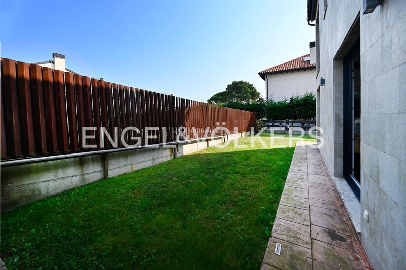 Foto fac27f9a-63f4-4e20-9872-93034cf53100. Casa amb calefacció aparcament piscina a Liencres Piélagos