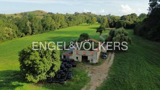 Landgut  N/a. Espectacular finca de 13 hectáreas junto al río miera
