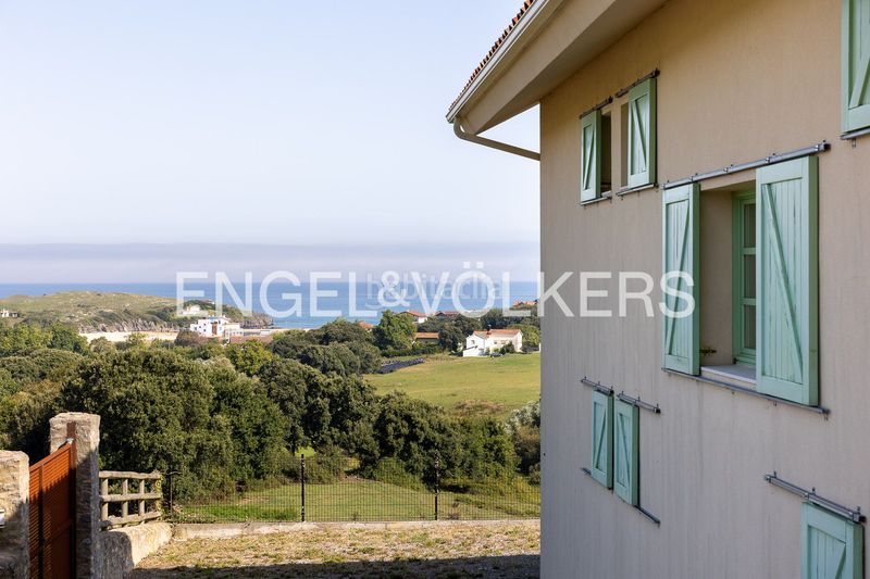 Foto b1dfc722-2599-44d4-a4e4-414c7ce62855. Casa con riscaldamento parcheggio in Ajo Bareyo