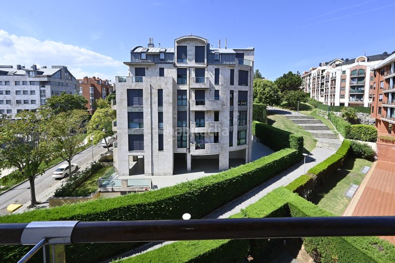 Foto 171a0b2f-2714-48cf-9527-dc51f9ee0988. Rent flat with heating parking pool in Valdenoja Santander