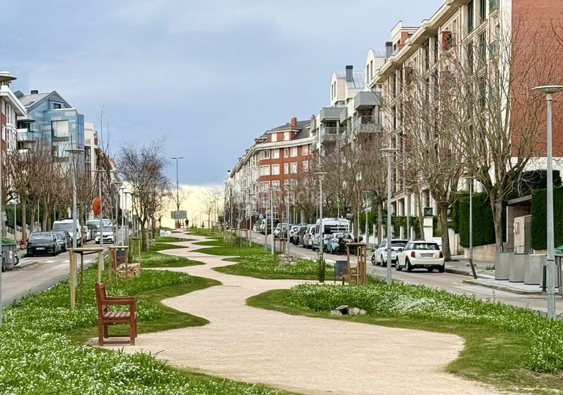 Foto b7a0b2d0-1c0d-484f-8d5f-4fc11d6ad4e8. Rent flat with heating parking pool in Valdenoja Santander