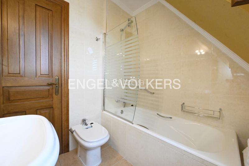 Foto 0aafac50-5612-4eb9-89e6-b4665753d5f4. Casa amb calefacció aparcament a Samano Castro - Urdiales