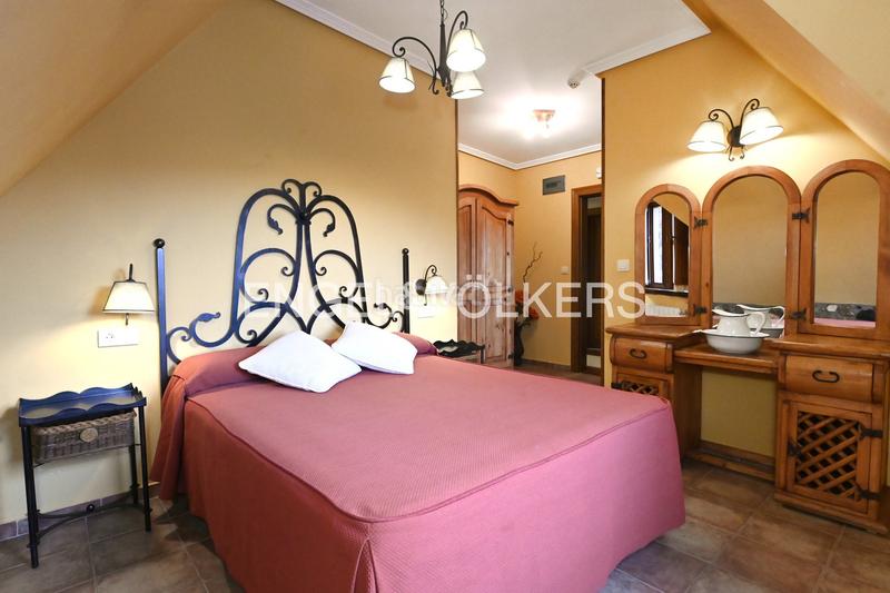Foto 19278a3d-6956-4bf4-8cf1-f47b813e2ee2. Casa amb calefacció aparcament a Samano Castro - Urdiales