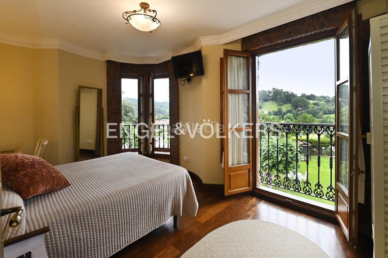 Foto 1b38159b-e819-4b66-953c-2895f9fee46d. Casa amb calefacció aparcament a Samano Castro - Urdiales