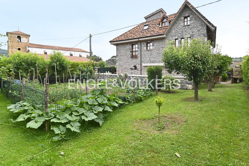Foto 3161d79d-c245-4567-9b24-624c0a314378. Casa amb calefacció aparcament a Samano Castro - Urdiales