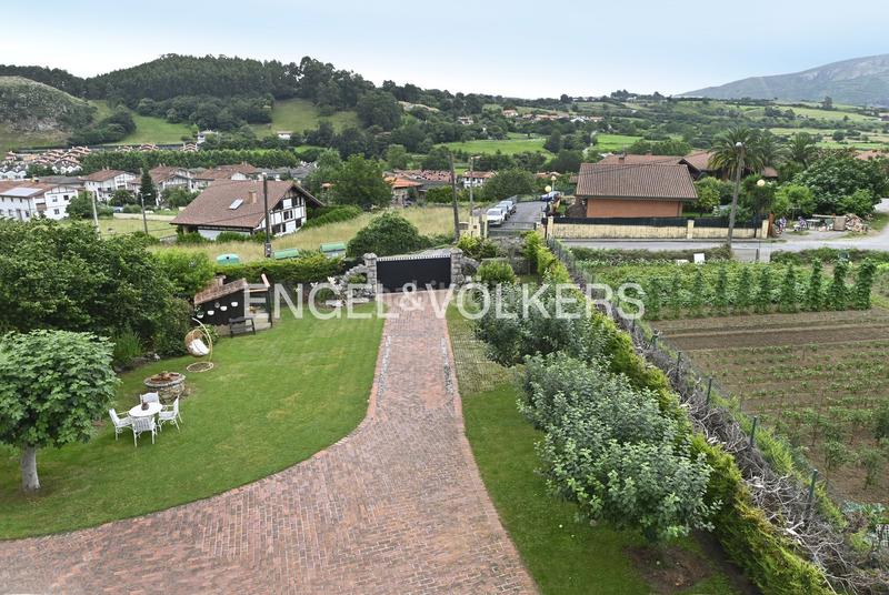 Foto 474159ab-e139-4d0e-8c94-927ae5bfb844. Casa amb calefacció aparcament a Samano Castro - Urdiales