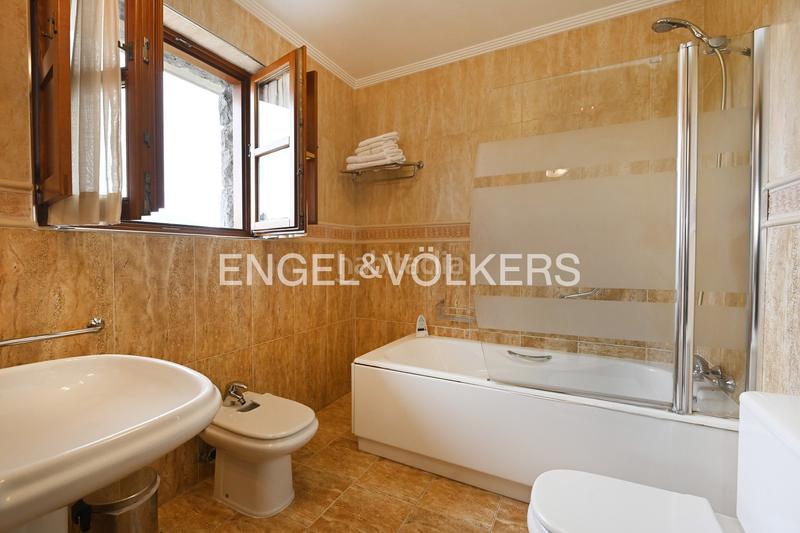 Foto 4cc9ae20-9c13-416a-a388-665c64e127de. Casa amb calefacció aparcament a Samano Castro - Urdiales