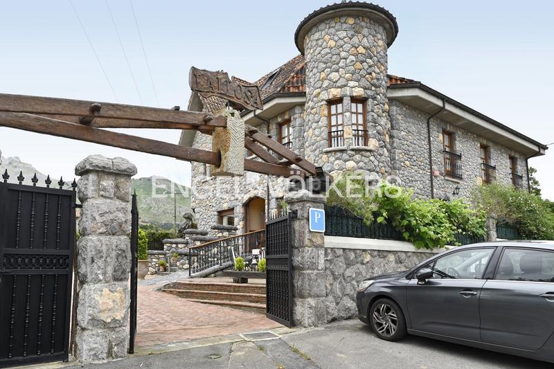 Foto 7ddac67b-cdcb-4d41-923d-36a732d0c2a1. Casa amb calefacció aparcament a Samano Castro - Urdiales