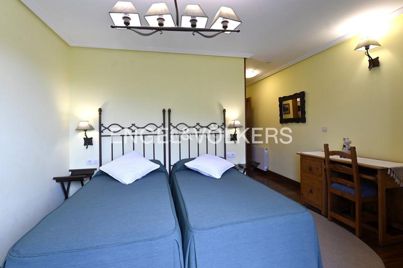 Foto 7fe083c8-373d-4f44-8f9d-d4d23b008f9e. Casa amb calefacció aparcament a Samano Castro - Urdiales