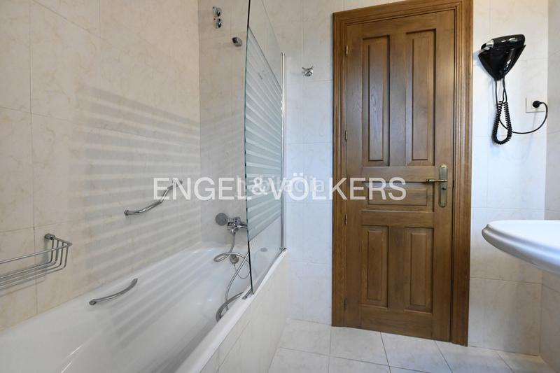 Foto ca318144-910b-4903-bc65-00e14759a183. Casa amb calefacció aparcament a Samano Castro - Urdiales
