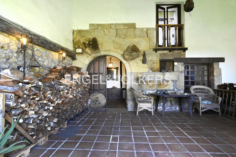 Foto 0ce8638b-99b3-4844-be9b-3236119481e4. Casa amb calefacció a Revilla Camargo