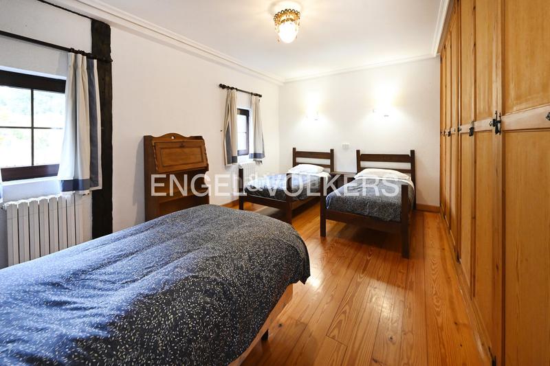 Foto 224497af-ff35-4d97-8bba-5e5df89360e7. Casa amb calefacció a Revilla Camargo