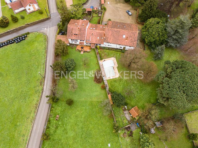 Foto 534e30be-a349-40ae-bbe3-531f49bb1adc. Casa amb calefacció a Revilla Camargo