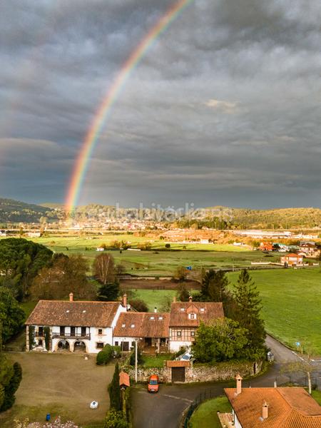 Foto 707baafb-738a-40bf-8e5f-5c079908d51a. Casa amb calefacció a Revilla Camargo
