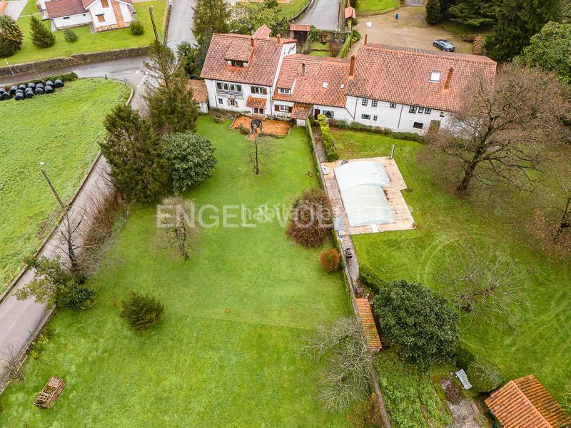 Foto 96d8d704-5bbc-4a53-87ca-39654b6e1a6e. Casa amb calefacció a Revilla Camargo