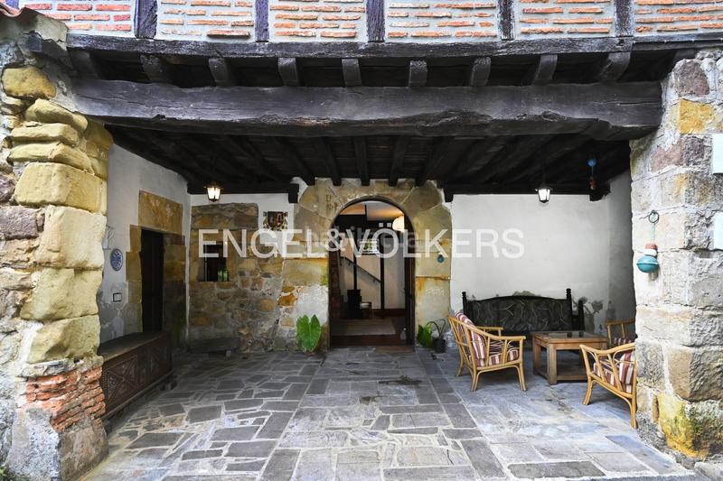 Foto a3282494-ef04-4a6d-bd0c-a5bce815a282. Casa amb calefacció a Revilla Camargo