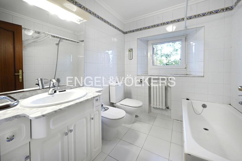 Foto ae45af25-a646-4a69-812d-a704787917e5. Casa amb calefacció a Revilla Camargo