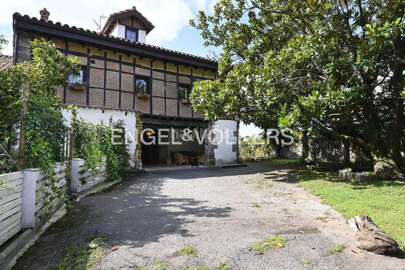 Foto ce80080d-06b3-4571-9b03-5197f1a2431e. Casa amb calefacció a Revilla Camargo