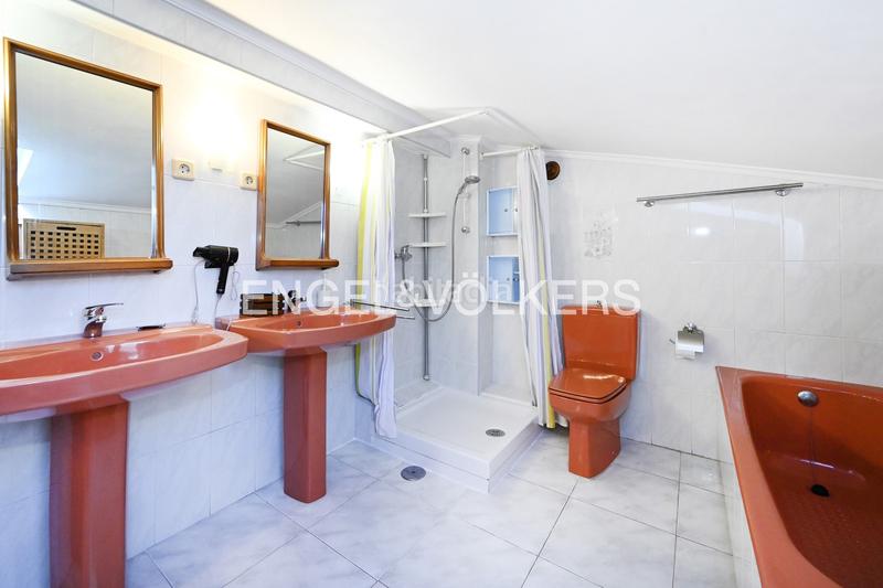 Foto 6d503fb6-afdf-46bd-8d7a-2addf2a76a7f. Haus mit heizung parking in Monte Santander