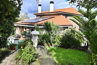 Casa  Santiago de cudeyo. bº la cotera. Excelente villa sobre la bahía de santander