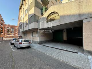 Aparcament cotxe  Carteros. Garaje en carretera de ledesma