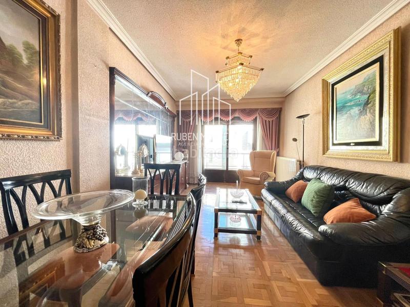 Foto c0e15090-751f-4ee2-a53a-19e18d5867ed. Flat with heating parking in Carmelitas Salamanca