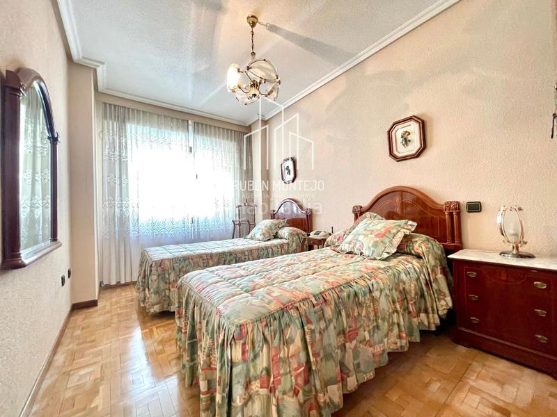 Foto ca29b1b2-a147-422d-8f76-cd6c019f2469. Flat with heating parking in Carmelitas Salamanca