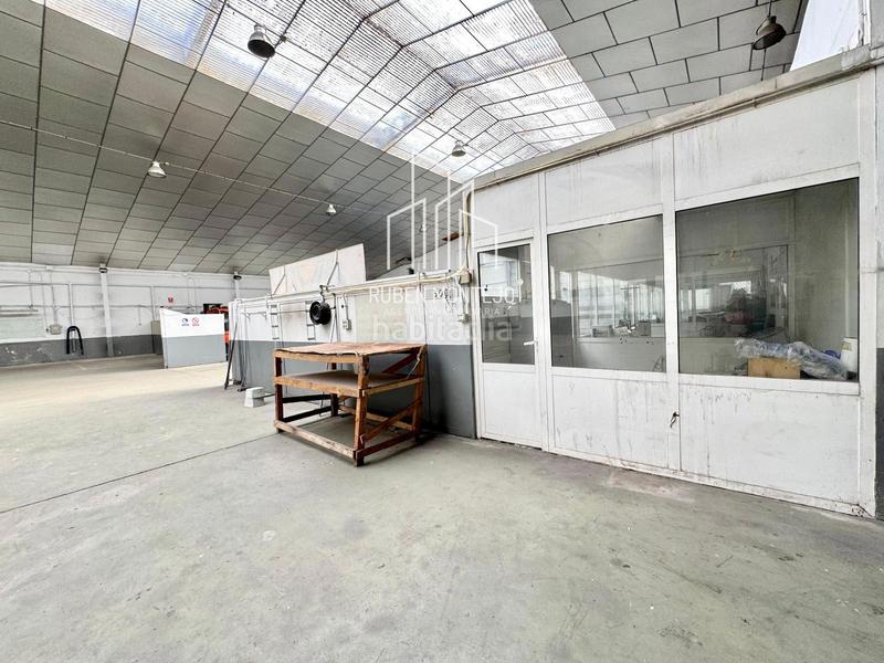 Foto 6d67b2af-ff28-4364-b443-919dee547805. Bâtiment à usage industriel dans Cabrerizos