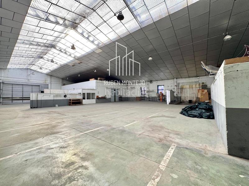 Foto f4a7ec6a-ac9a-4056-919c-f6a0a177eb7b. Bâtiment à usage industriel dans Cabrerizos