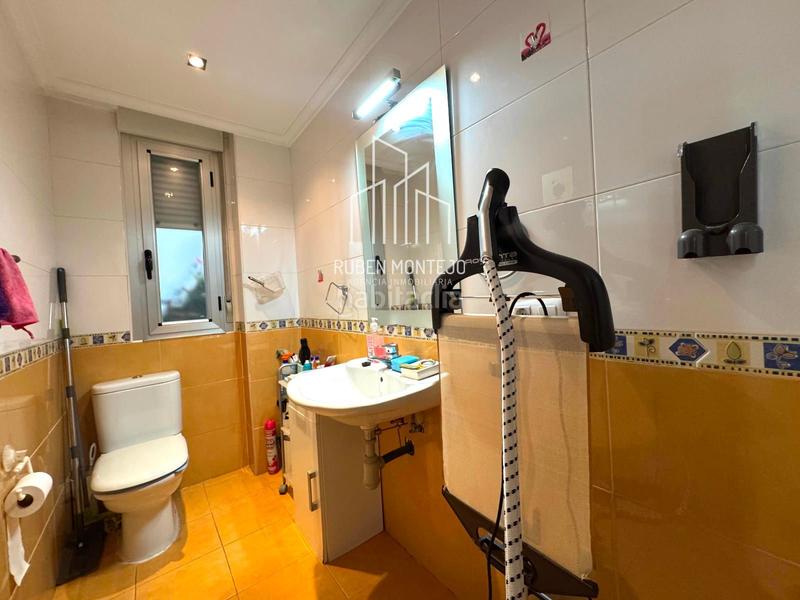 Foto d7b38f37-eee2-4adf-bae9-3edb0e9643e4. Flat with heating in Carmelitas Salamanca