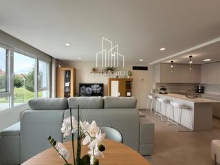 Appartement  Ria de vigo. Reformada de lujo a estrenar, con garaje, trastero y piscina.
