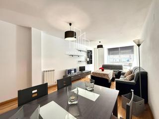 Pis  Obispo zarranz y pueyo. Vivienda seminueva con 2d y 2bñ, garaje, trastero y terraza.
