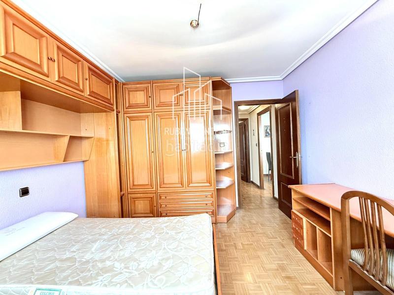 Foto 7be7da76-77e3-4b29-ae7f-e38c12dde673. Flat with heating parking in Carmelitas Salamanca