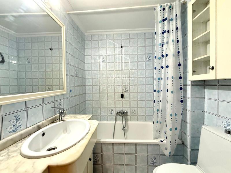 Foto 8f85241d-f86e-4814-b56d-ee8c1ff1aec3. Flat with heating parking in Carmelitas Salamanca