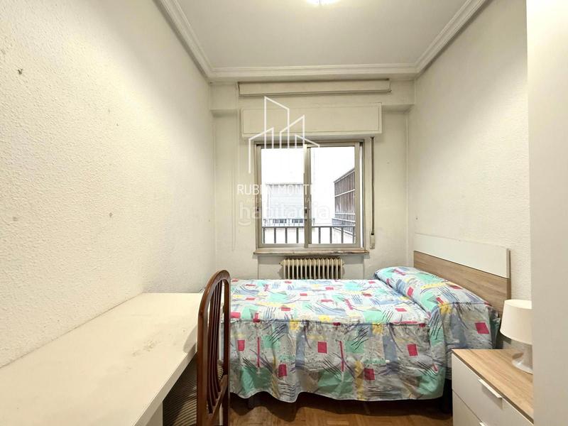 Foto bdab0daf-e739-434d-bf14-bfa63e64ae6a. Flat with heating parking in Carmelitas Salamanca