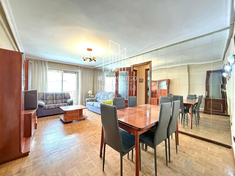 Foto f09b816b-c436-41ce-bba7-1ad6bc4625a8. Flat with heating parking in Carmelitas Salamanca