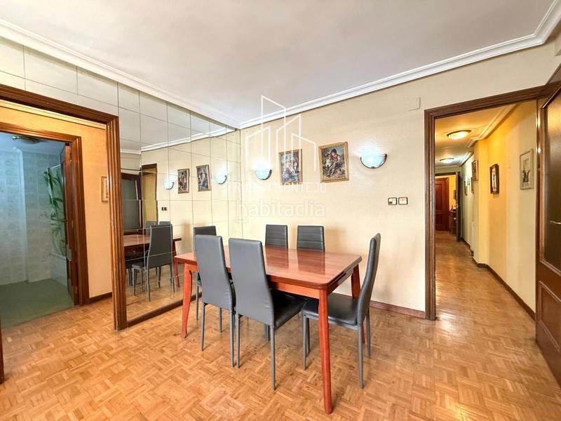 Foto f3b99774-6c1e-45d1-b87c-79f277cefbfc. Flat with heating parking in Carmelitas Salamanca