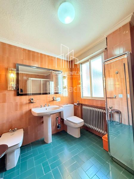 Foto 990460fb-3a9a-4335-a0fb-0097db0a7e59. Flat with heating parking in Carmelitas Salamanca