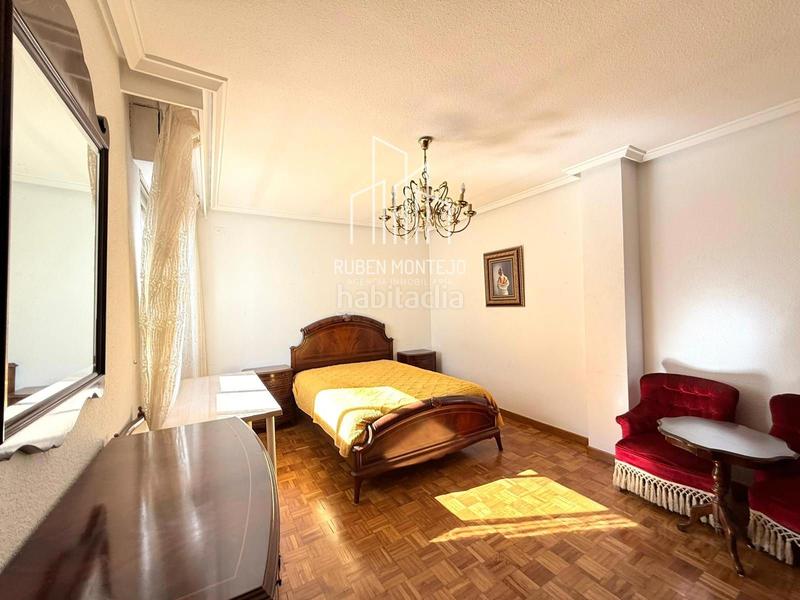 Foto dc4ac1f9-e2cf-46e9-8bc2-8f0be7479441. Flat with heating parking in Carmelitas Salamanca