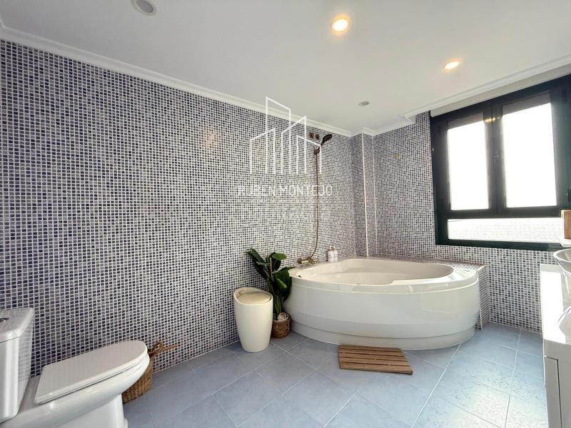 Foto 8b465ce7-838a-4a68-820b-8d9c1e3454c9. Rent penthouse with heating in Pizarrales Salamanca