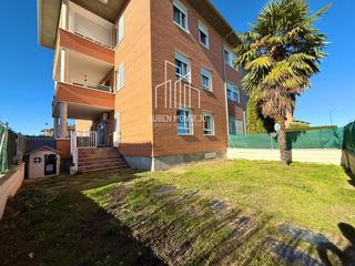 Miete Etagenwohnung  Rio bernesga. Bajo con jardín, garaje, trastero y piscina comunitaria