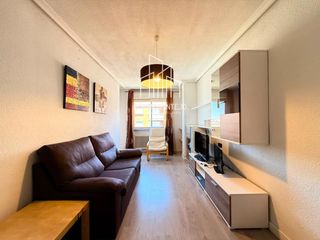 Flat in Comuneros 32. Amplia vivienda con altura en avda comuneros
