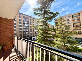 Piso  Conde don vela. Soleada vivienda junto a plaza madrid