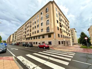 Lloguer Pis  Jose luis de celis. Amplia vivienda en zona campus para estudiantes