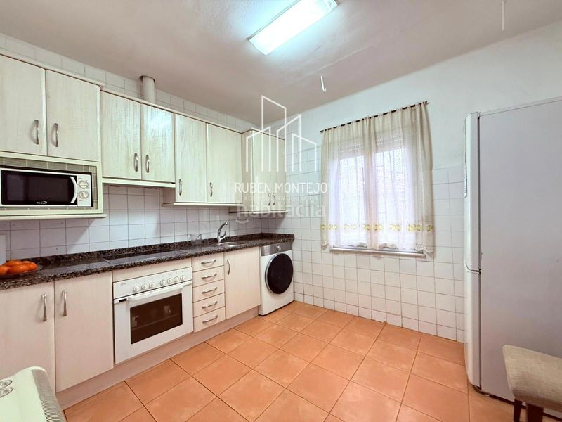 Foto 7a204482-a337-45ce-af07-b68b7e826e67. Casa amb calefacció aparcament a Gomecello